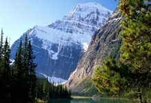 AYX：结下梁子英博球迷看台高喊＂傻X霍深坪＂，后者曾因挑衅被禁4场.